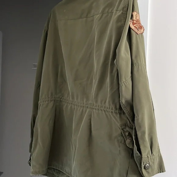 Gorgeous army jacket with patches and grommets and detail galore! Lots Pockets